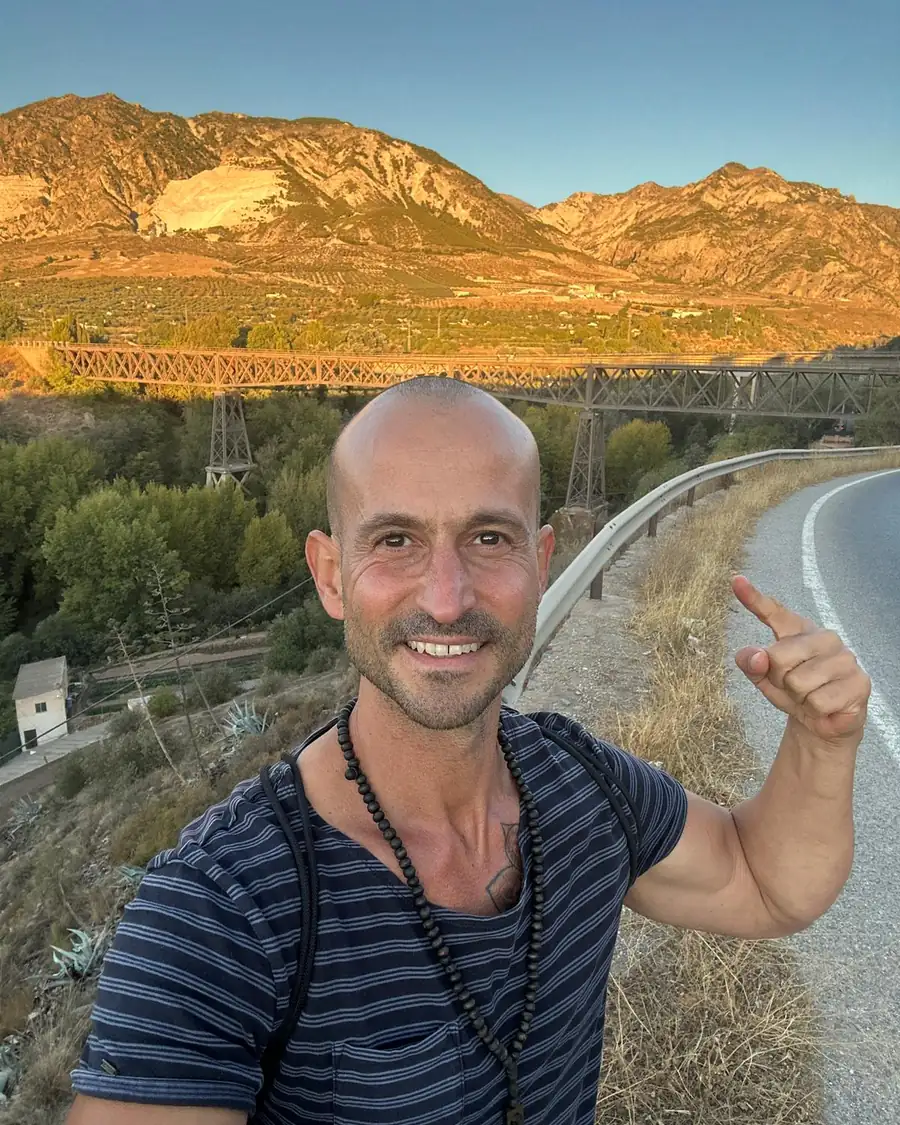 Victor unterwegs in den Bergen Andalusiens